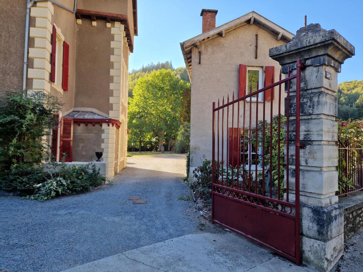 Chateau De Viviez Екстериор снимка